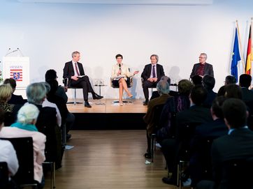 Prof. Dr.Christian Calliess, Cornelia Primosch, Jo Leinen und Prof. Dr. Andreas Wirsching ©Hessische Landesvertretung/ Eric Berghen